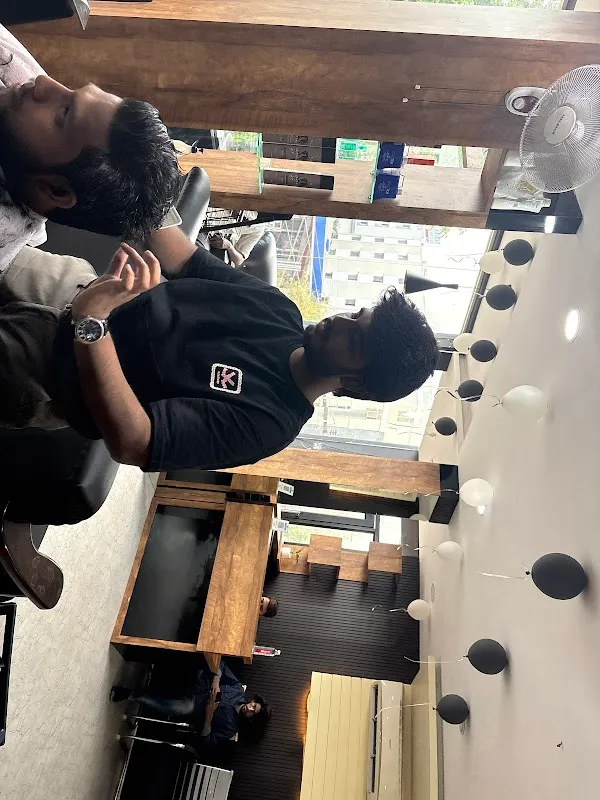 Muffi Studio Unisex Saloon