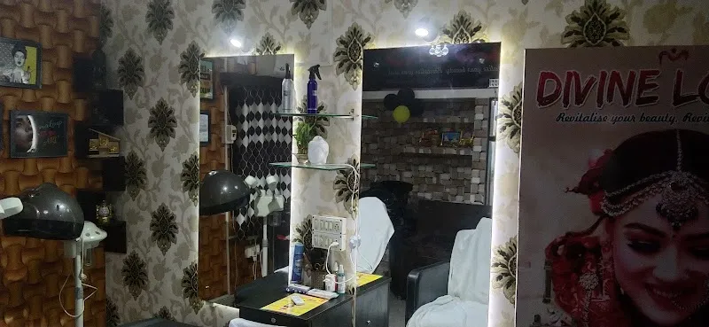 Divine Looks best beauty parlour at Rasulgarh