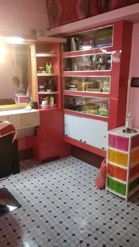 GOLDEN BEAUTY PARLOUR & SPA (Only ladies)