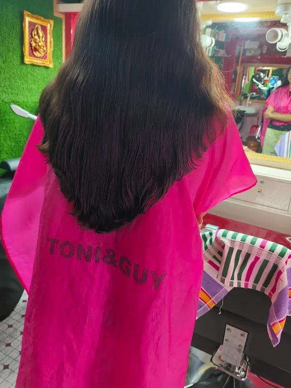 GOLDEN BEAUTY PARLOUR & SPA (Only ladies)