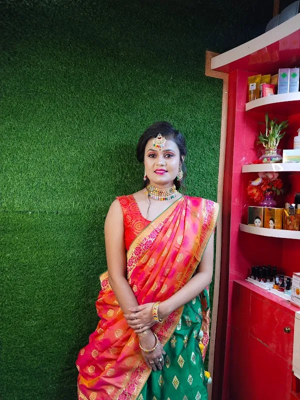GOLDEN BEAUTY PARLOUR & SPA (Only ladies)