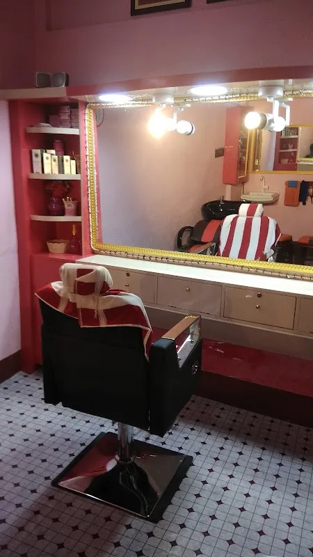 GOLDEN BEAUTY PARLOUR & SPA (Only ladies)