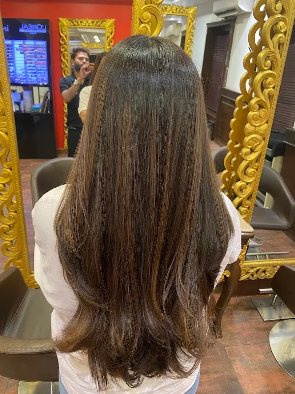 Looks Unisex Salon Krishna Nagar
