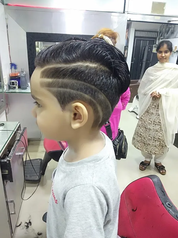 Looks Unisex Salon Krishna Nagar