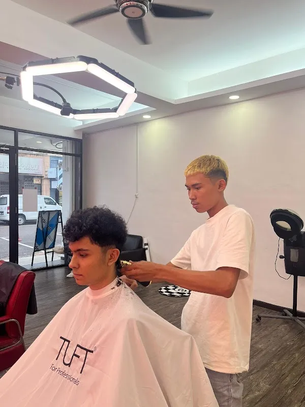Mooncut hair studio