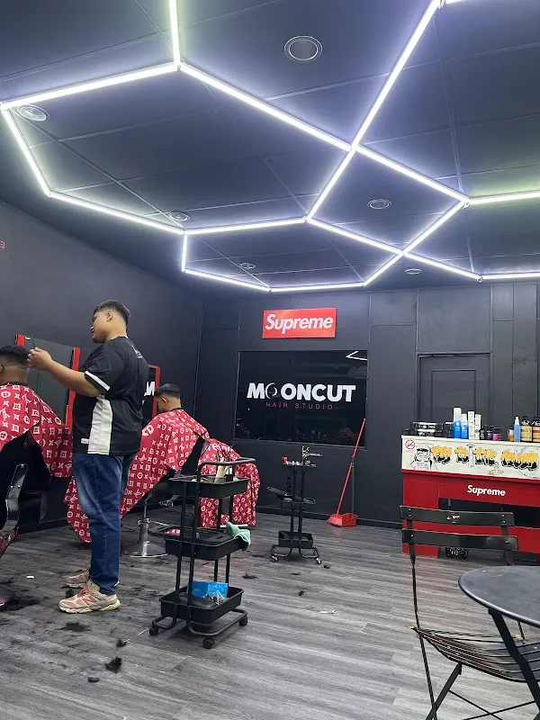 Mooncut hair studio