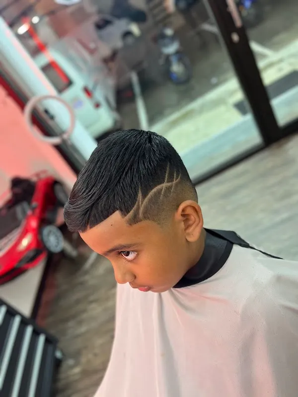 Mooncut hair studio