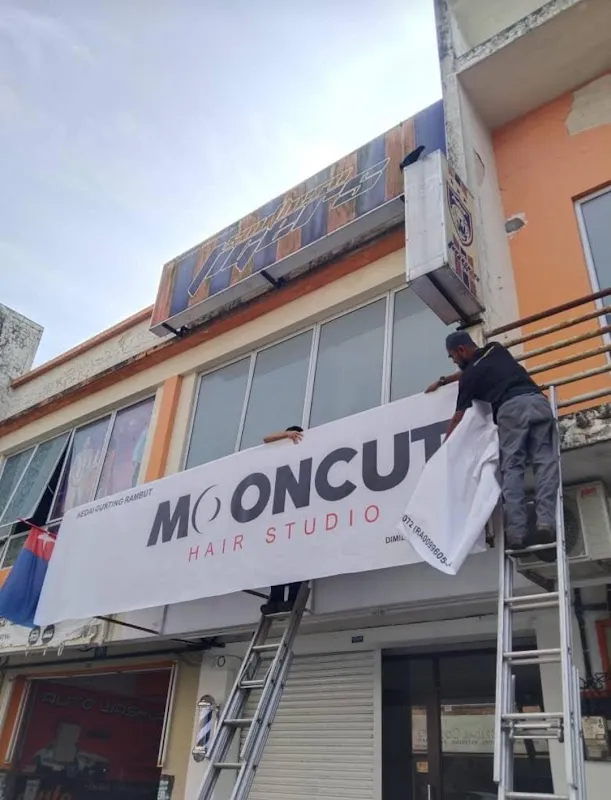 Mooncut hair studio