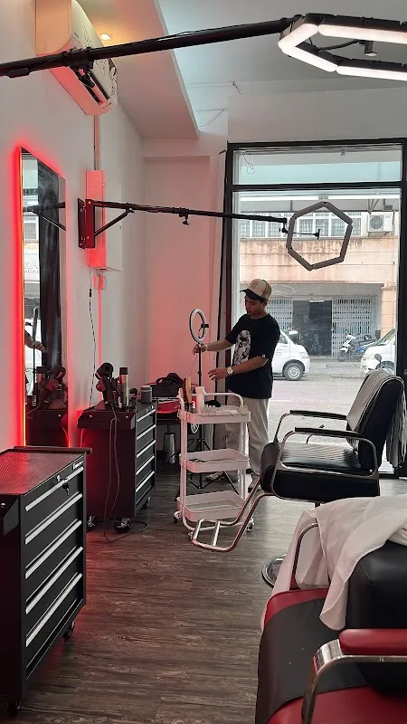 Mooncut hair studio