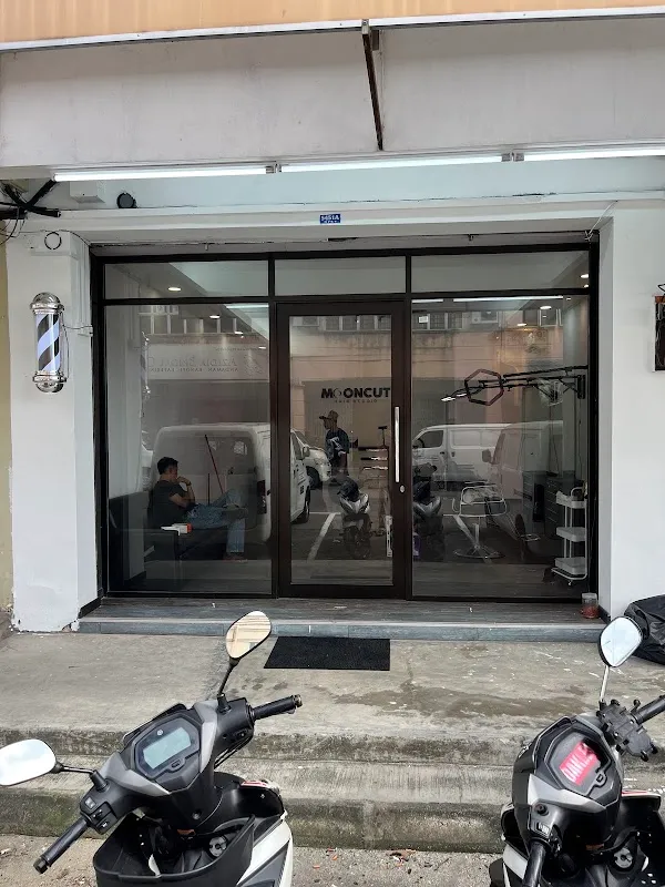 Mooncut hair studio