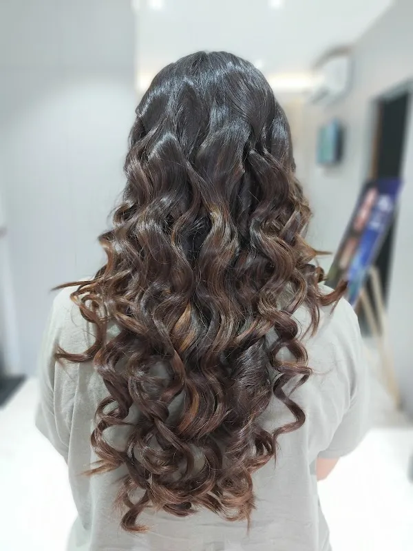 Tress And Beauty Salon