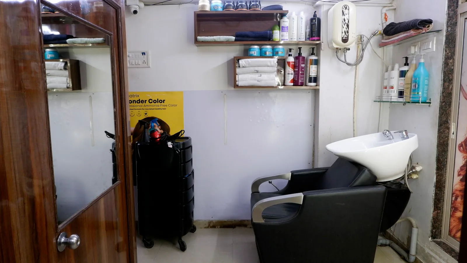 Sonali Beauty Salon