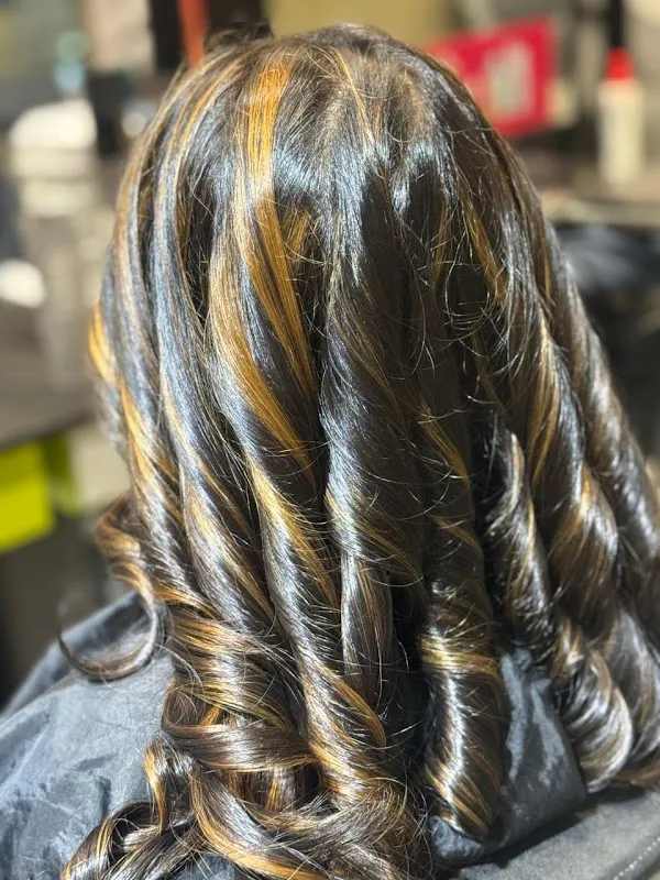 YLG Salon / RT Nagar