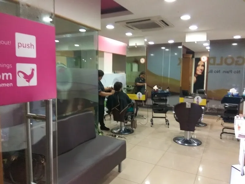 YLG Salon / RT Nagar