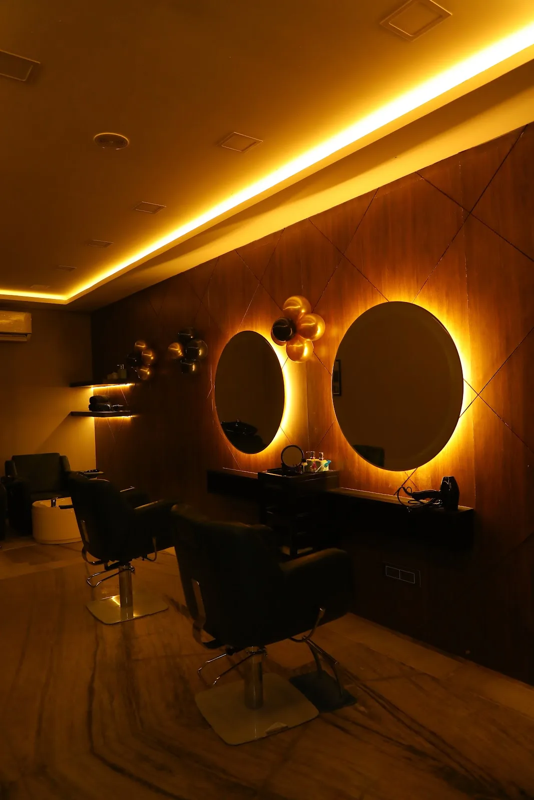 CUTS & COMB Salon Perambur