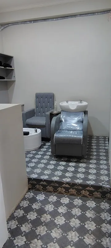 R UNISEX SALON