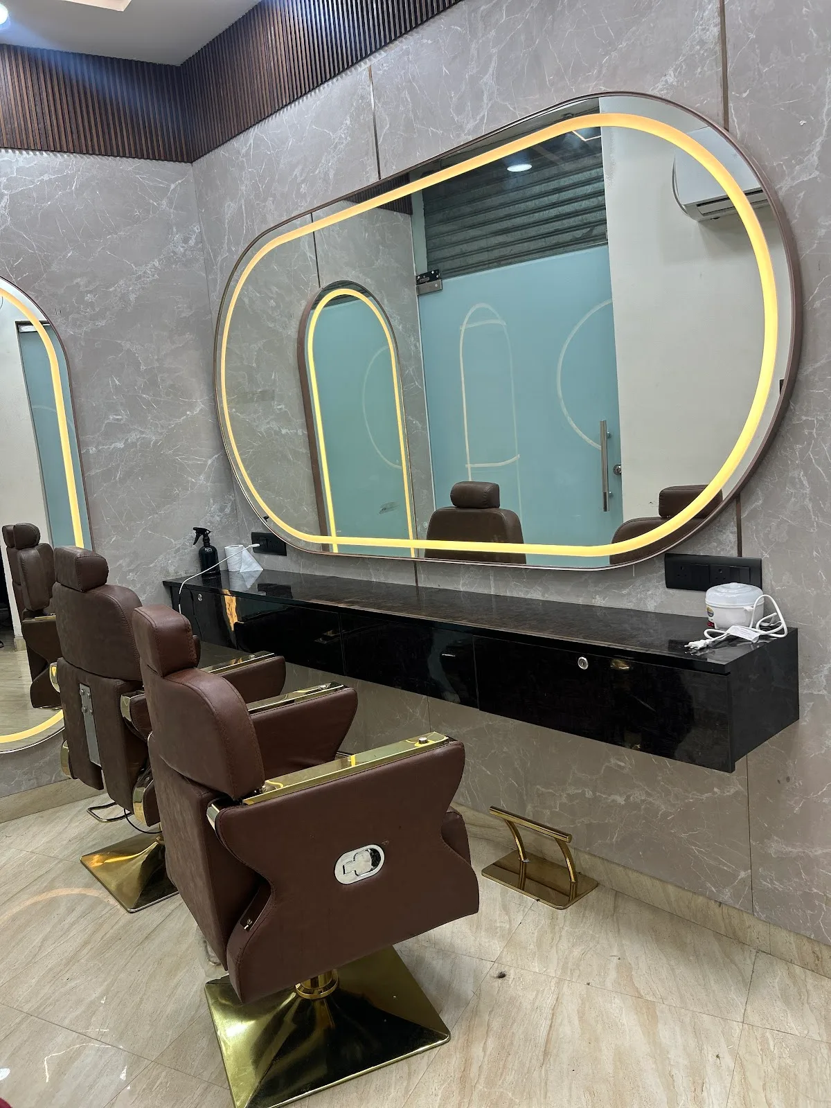 Wings Unisex Salon