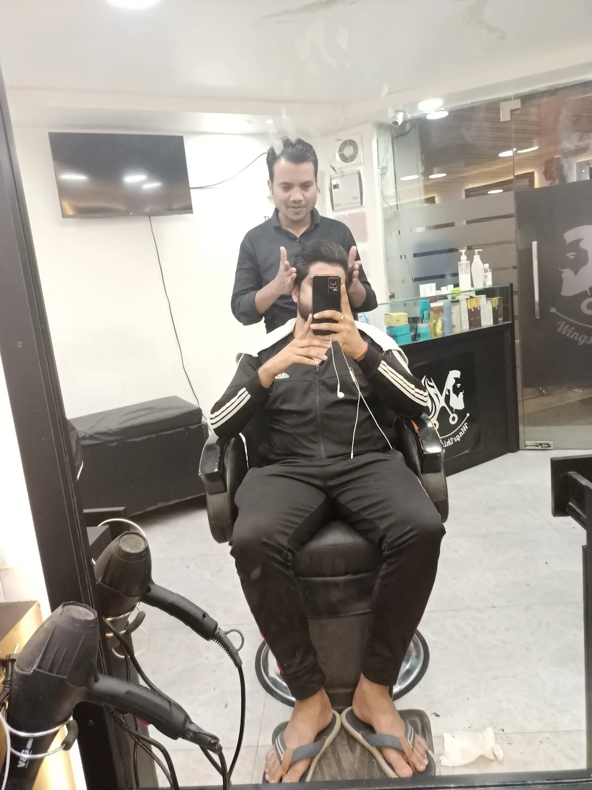 Wings Unisex Salon
