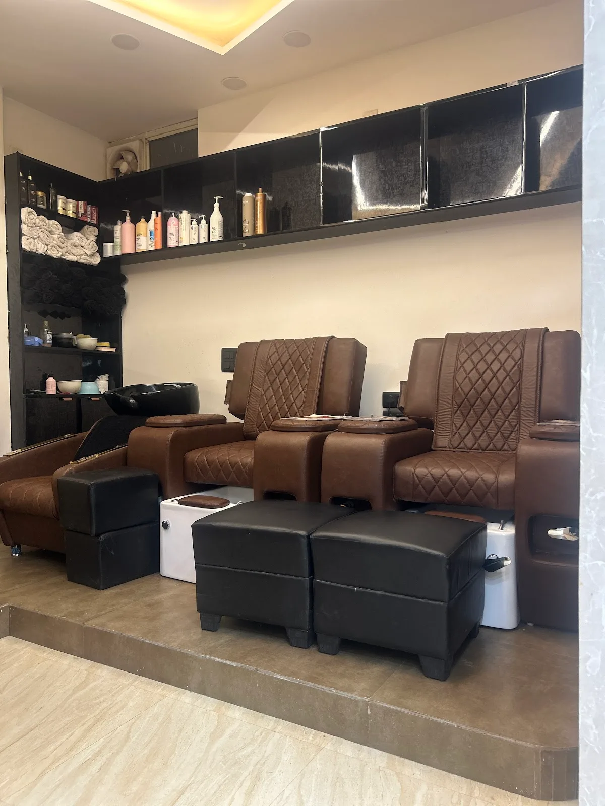 Wings Unisex Salon