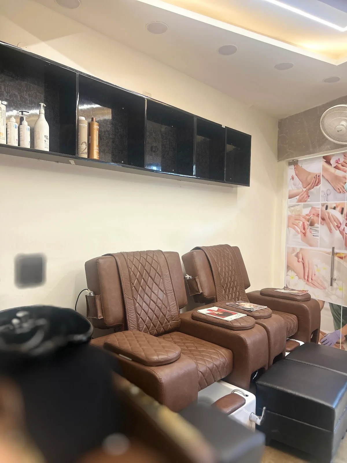 Wings Unisex Salon