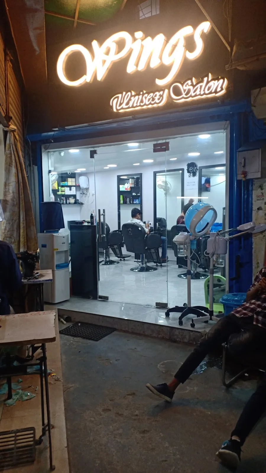 Wings Unisex Salon