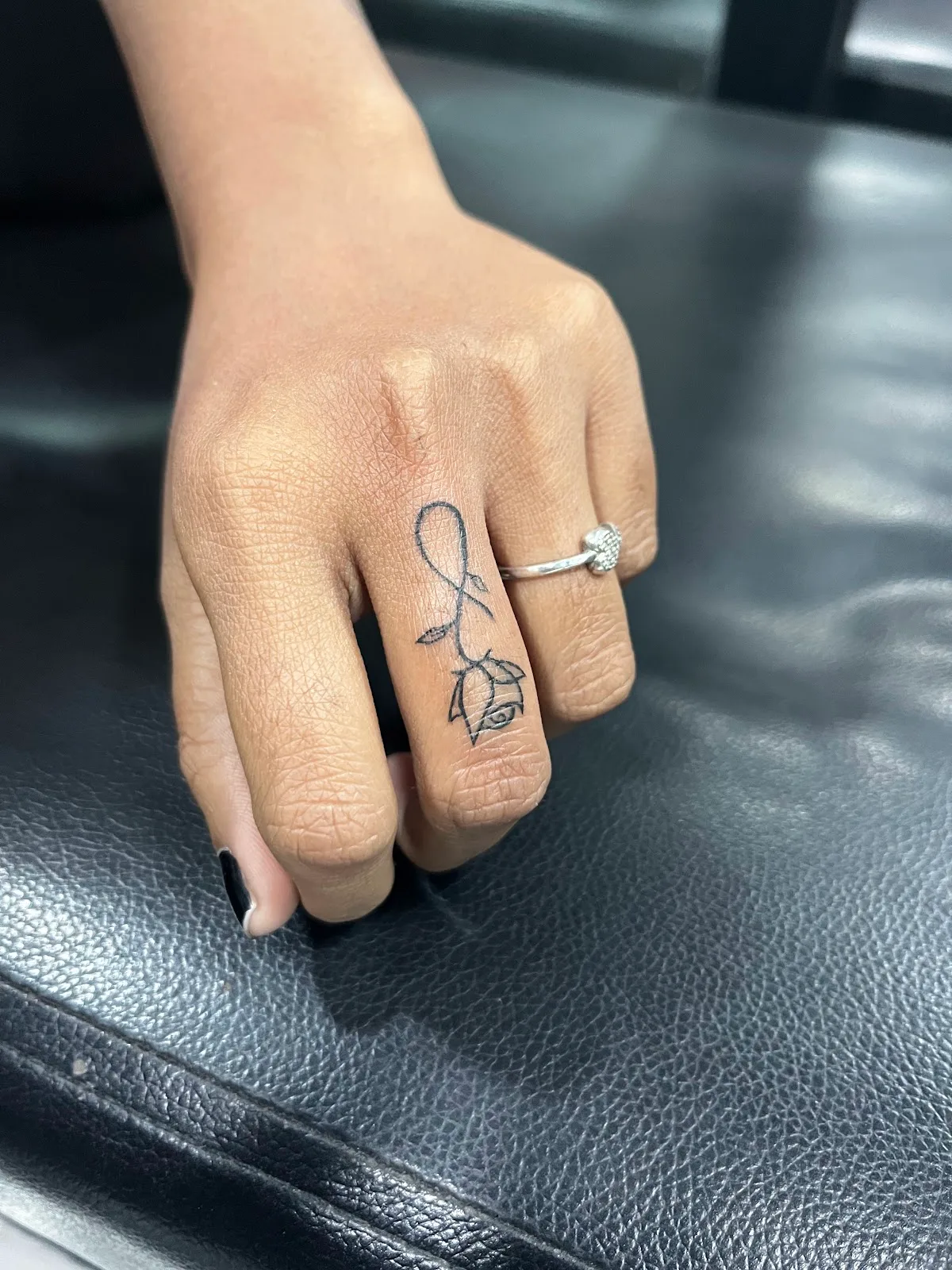 MAX TATTOOZ & PIERCING