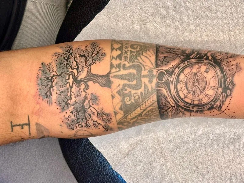 BLUE DOT TATTOO AND ART ACADEMY