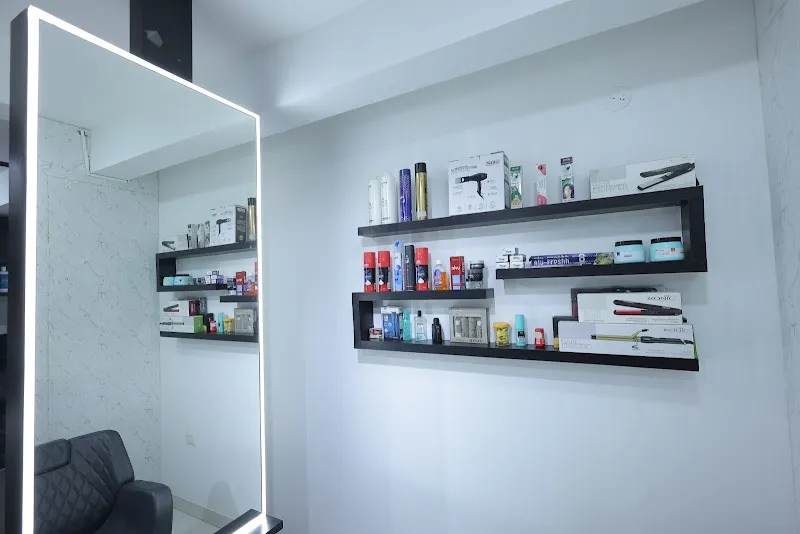 EVORRA unisex salon & glam studio