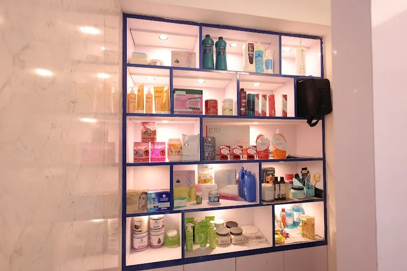 EVORRA unisex salon & glam studio