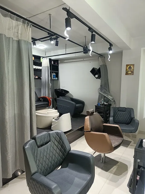 EVORRA unisex salon & glam studio