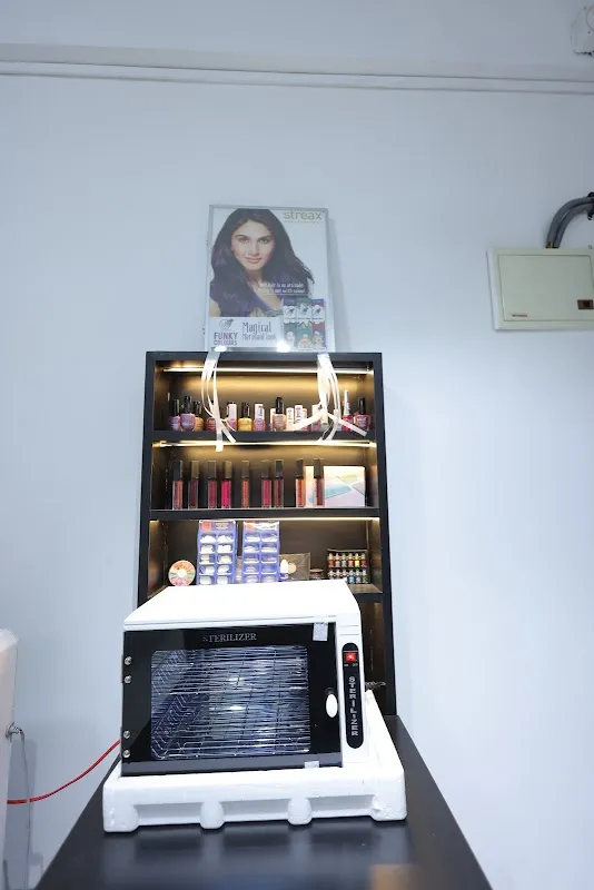 EVORRA unisex salon & glam studio