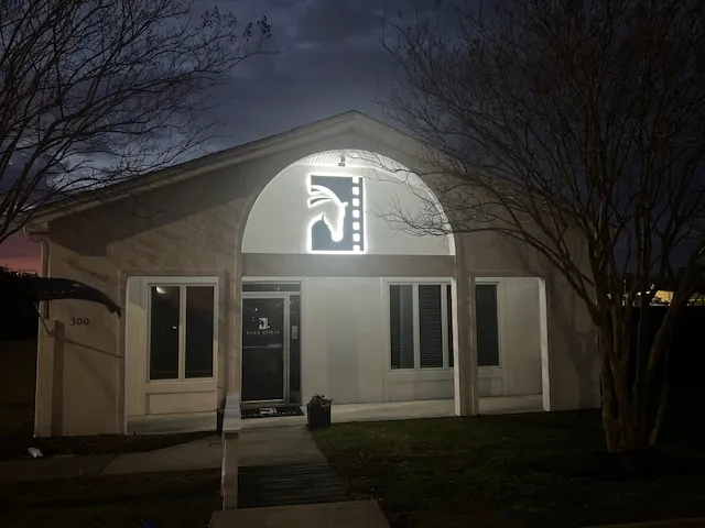Dark Horse Stages