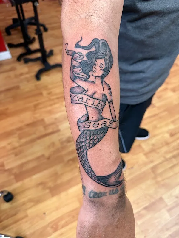 Rock And Roll Tattoo, Piercing,