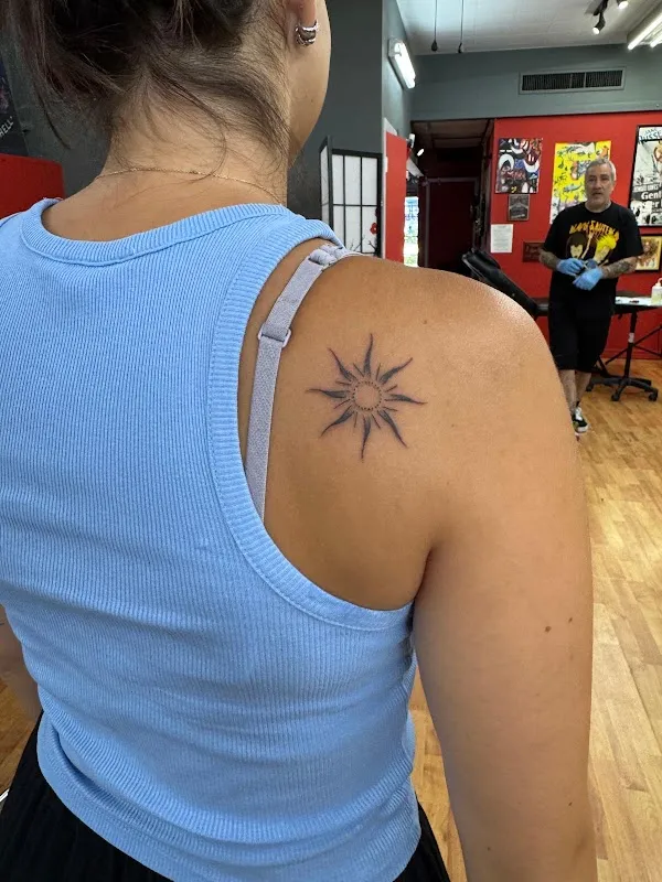 Rock And Roll Tattoo, Piercing,