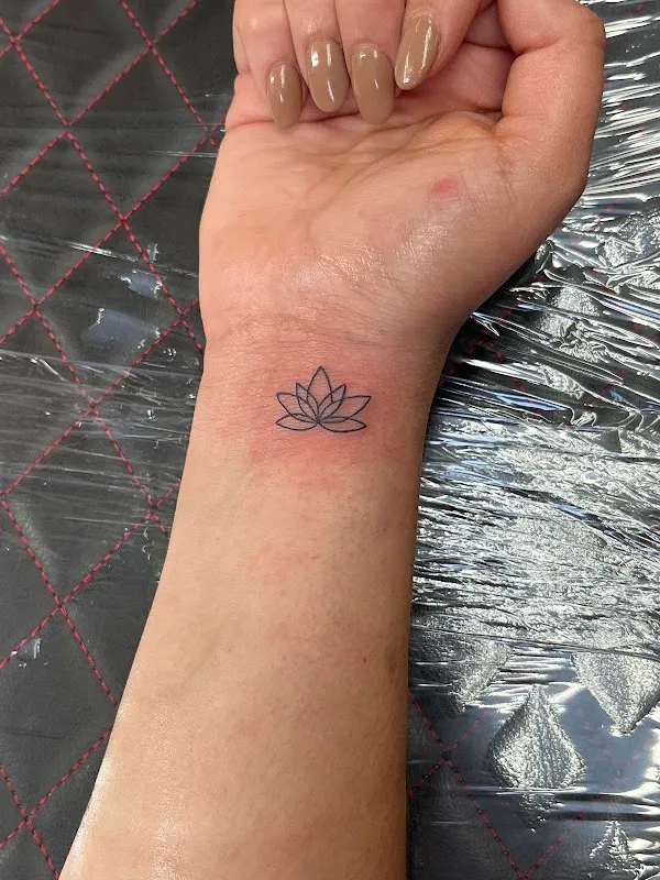 Rock And Roll Tattoo, Piercing,