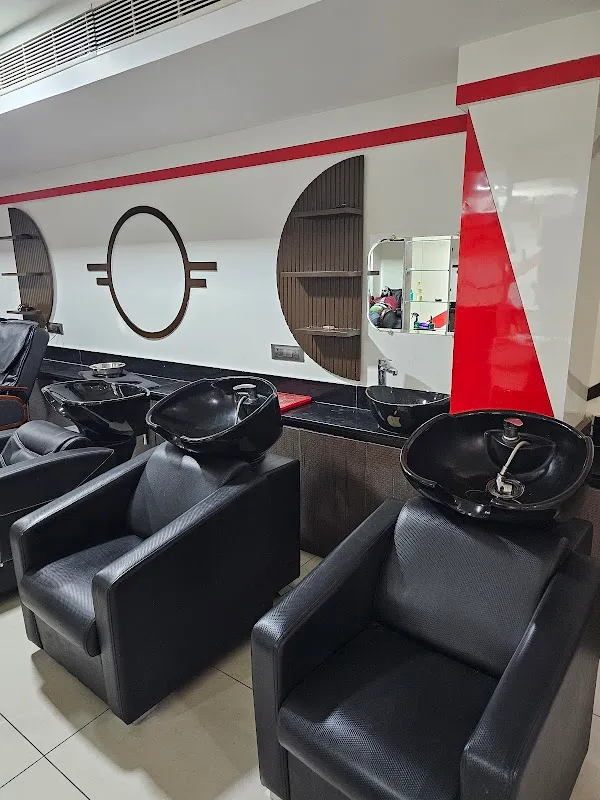 Royal Touch Beauty Salon&spa For Men&women