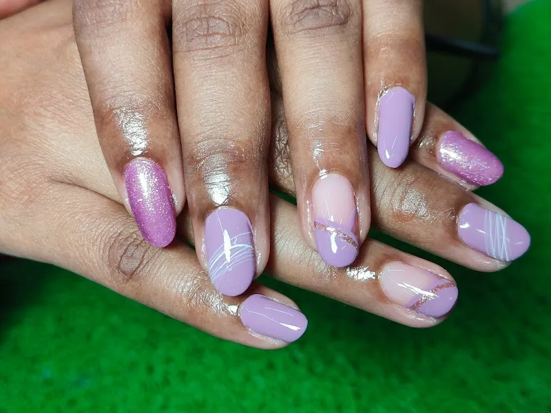Lavish Looks Unisex Salon