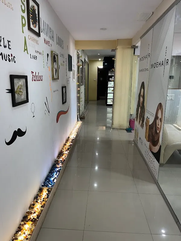 Lavish Looks Unisex Salon
