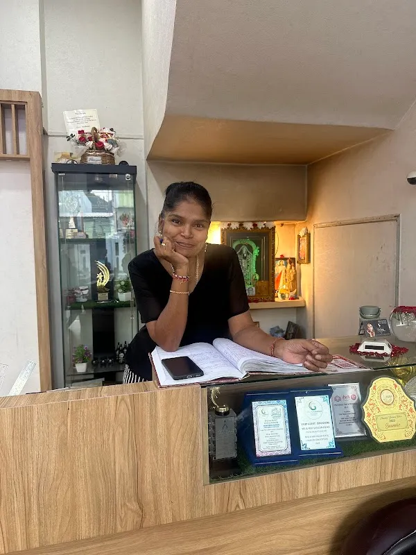 Priya Beauty Saloon
