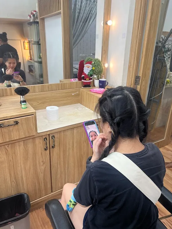 Priya Beauty Saloon