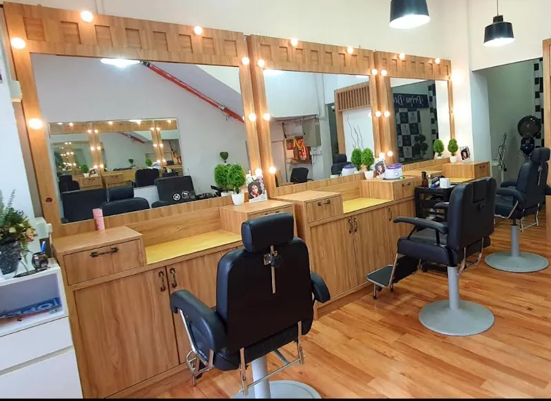 Priya Beauty Saloon