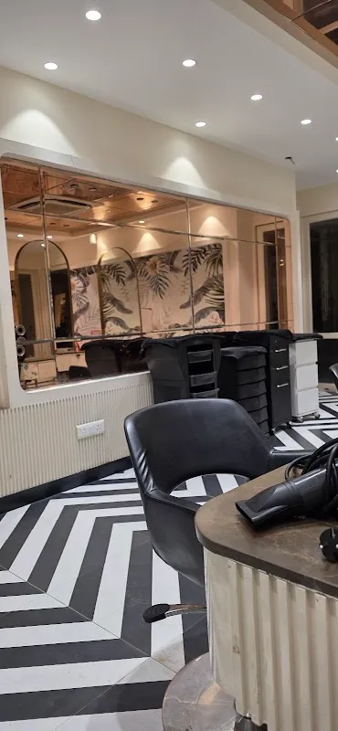 Looks Salon