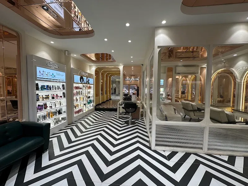 Looks Salon