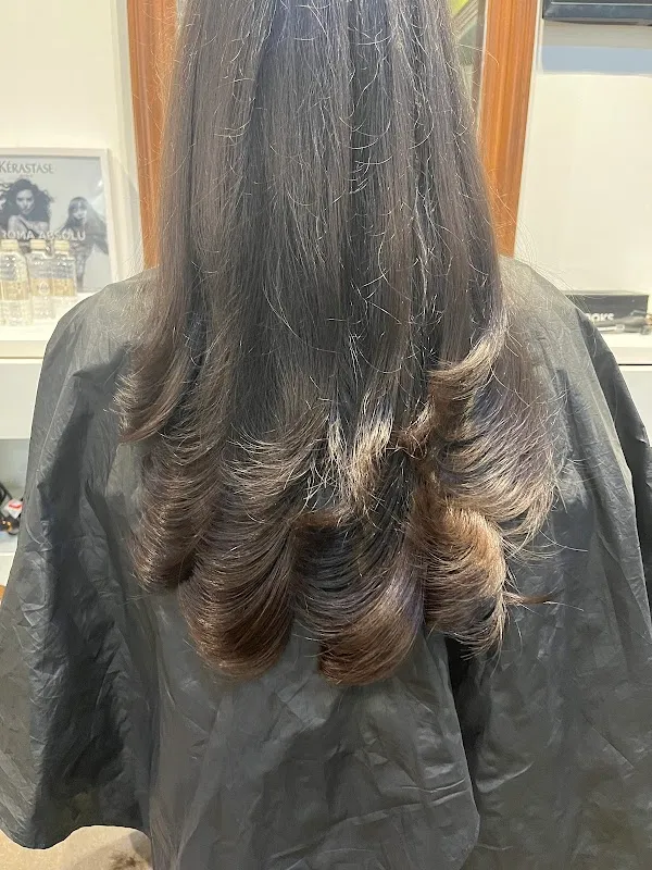 Looks Salon