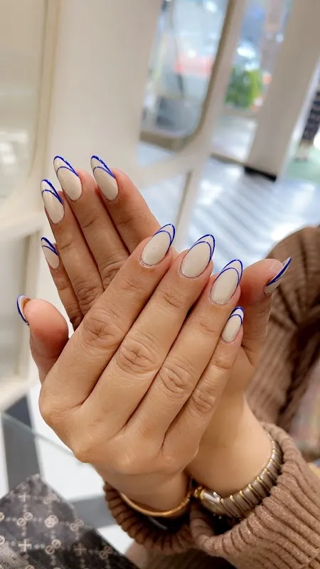 Looks Salon
