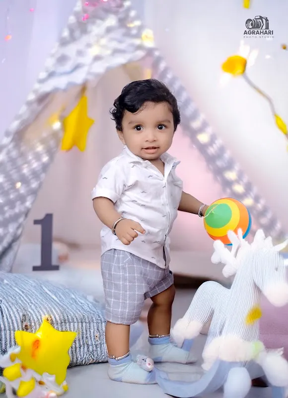 Agrahari Photo Studio & Photo Frames