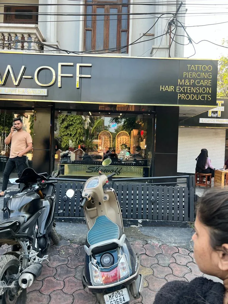 show off luxury unisex salon