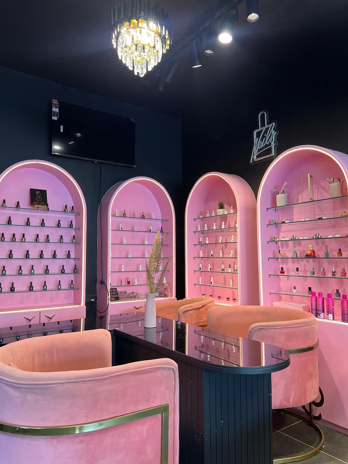 show off luxury unisex salon