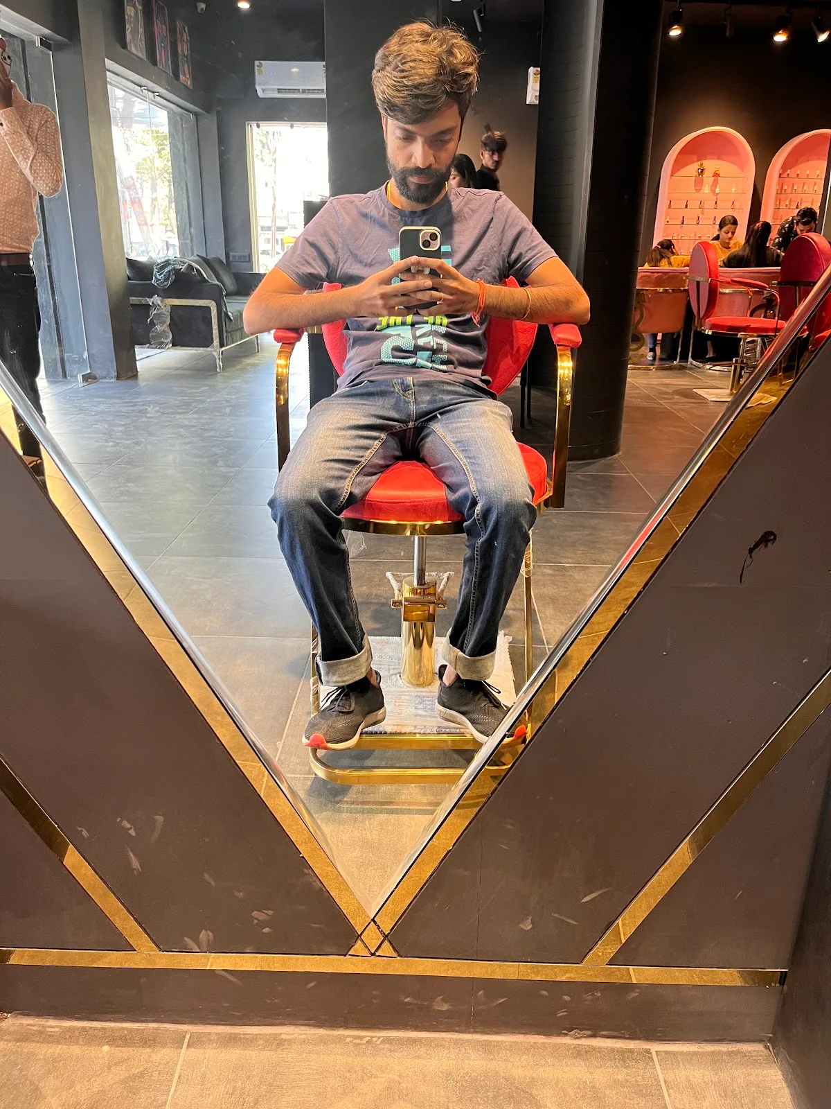 show off luxury unisex salon