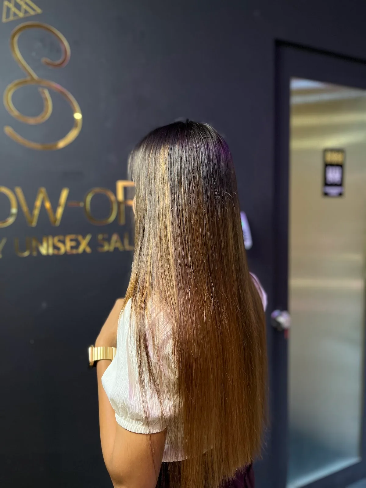 show off luxury unisex salon